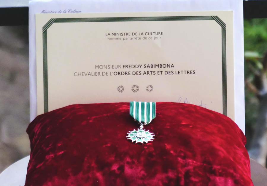 De la scène aux honneurs : Freddy Sabimbona célébré